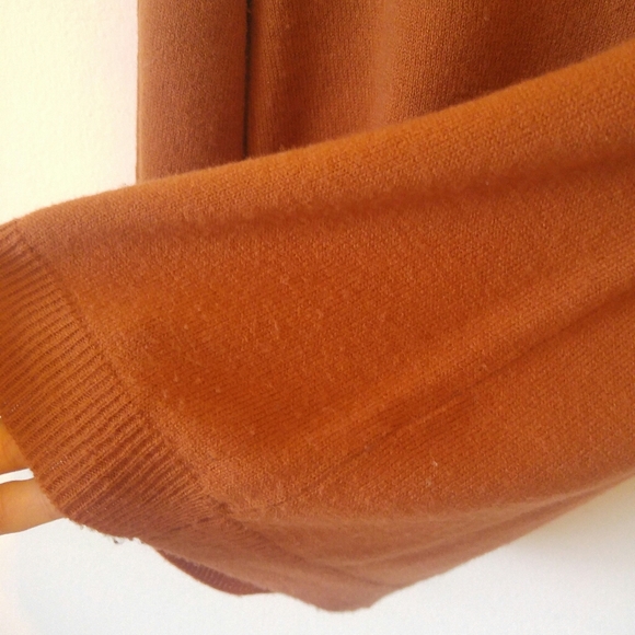 Sold on Vinted; UO Burnt Orange/Rust Sweater - Picture 11 of 11
